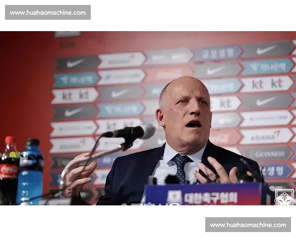 央视曝国足选帅薪资底线：百万欧预算锁定东欧教头 伊万自降 70% 薪酬接盘