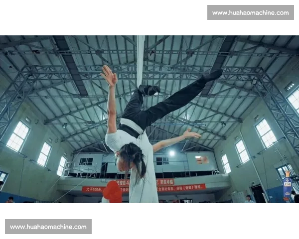 千万粉杂技夫妻暂别：16 年顶人绝技背后的颈椎危机