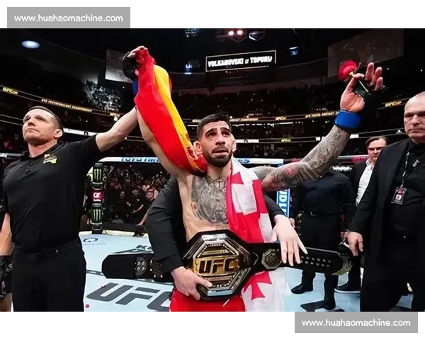 托普里亚：UFC 双冠王的精准预言与暴力美学